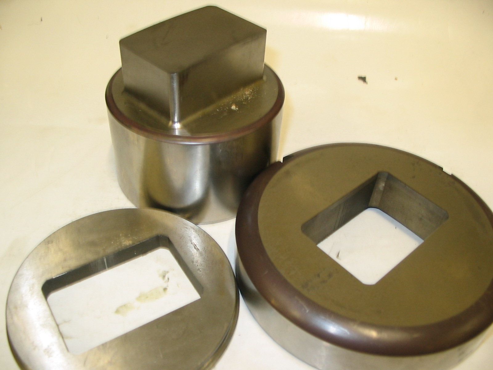 D STATION WILSON OB-ROUND RECTANGLE PUNCH 40.5 X 60.8MM WITH DIE 0.18MM CLEARANCE