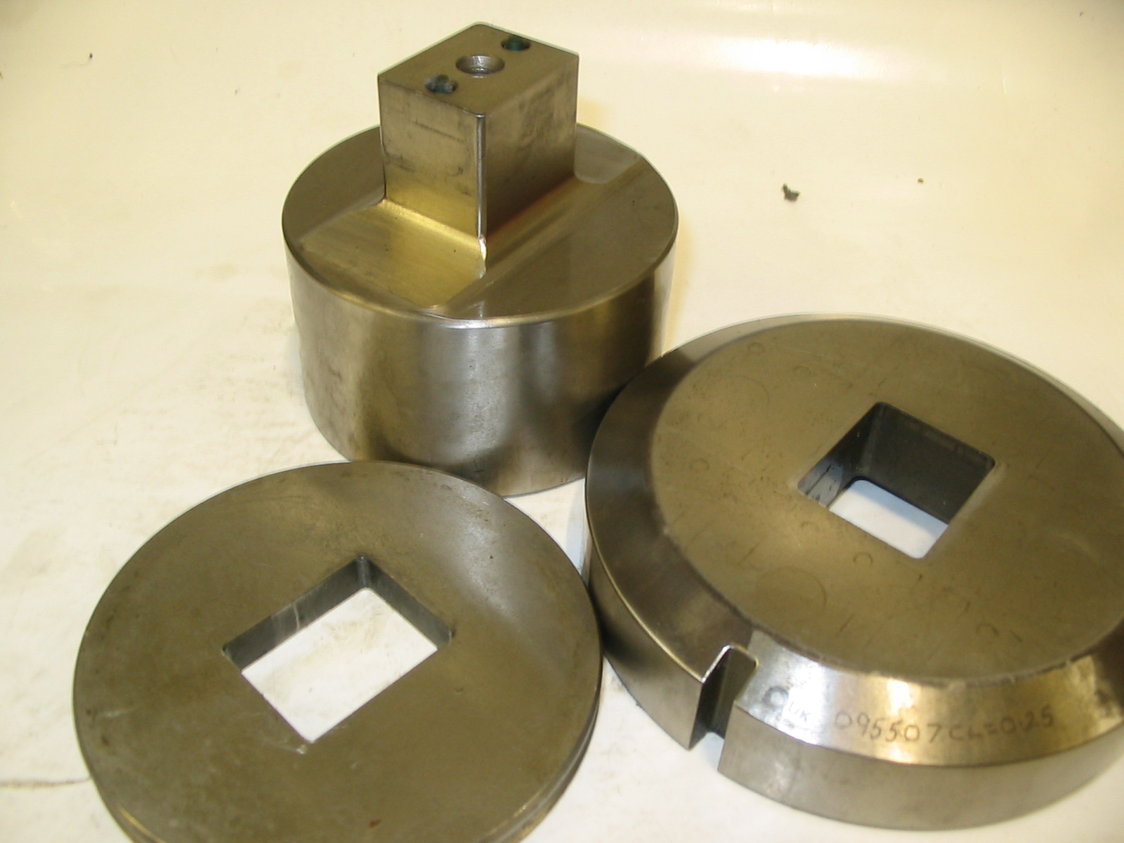 D STATION AMADA OB-ROUND RECTANGLE PUNCH 28 X 35MM WITH DIE 0.25MM CLEARANCE