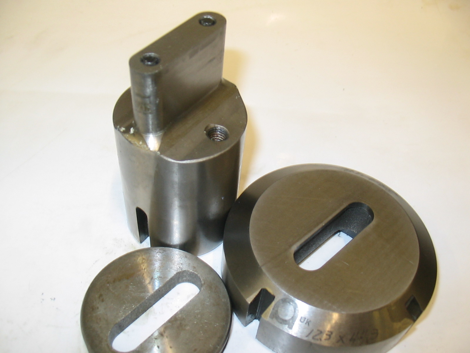 C STATION AMADA PUNCH 44 X 12MM WITH DIE 0.3MM CLEARANCE