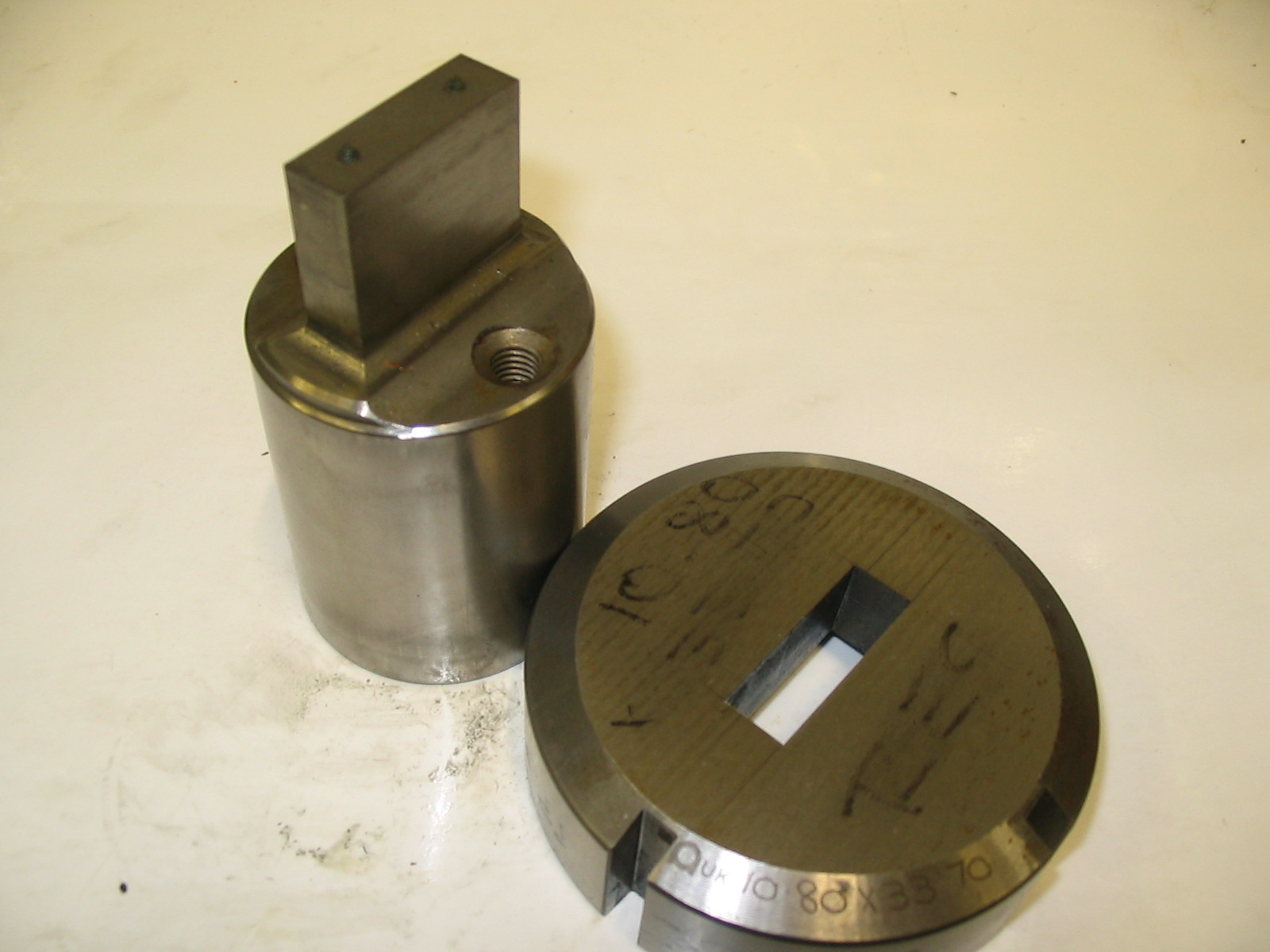 C STATION RECTANGLE AMADA PUNCH 10.5 X 33.4MM WITH DIE 0.3MM CLEARANCE