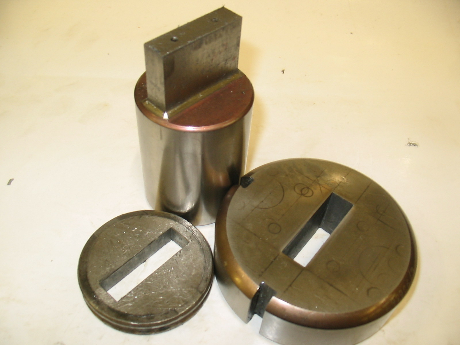 C STATION RECTANGLE WILSON PUNCH 41.2 X 10.9MM WITH DIE 0.3MM CLEARANCE