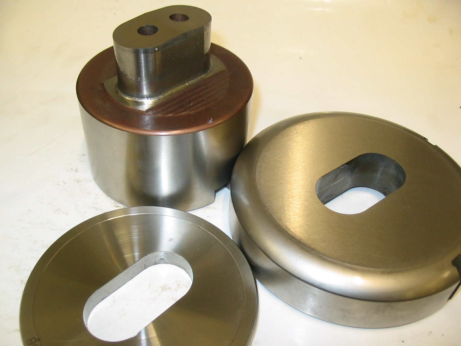 D STATION WILSON PUNCH 52 X 27MM WITH DIE 0.3MM CLEARANCE