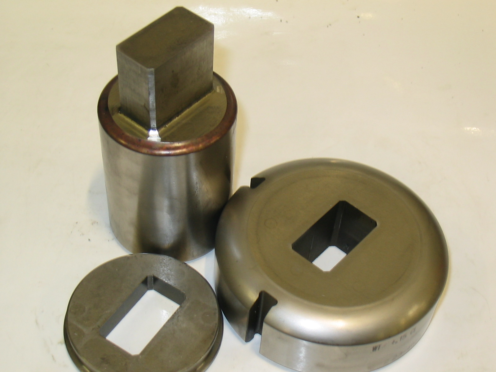 C STATION WILSON OB-ROUND RECTANGLE PUNCH 32 X 17.5MM WITH DIE