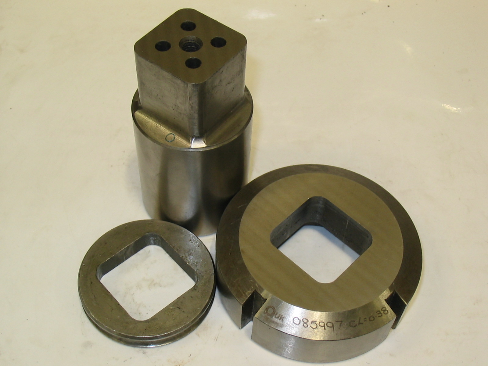 C STATION AMADA OB-ROUND SQUARE PUNCH 34MM WITH DIE