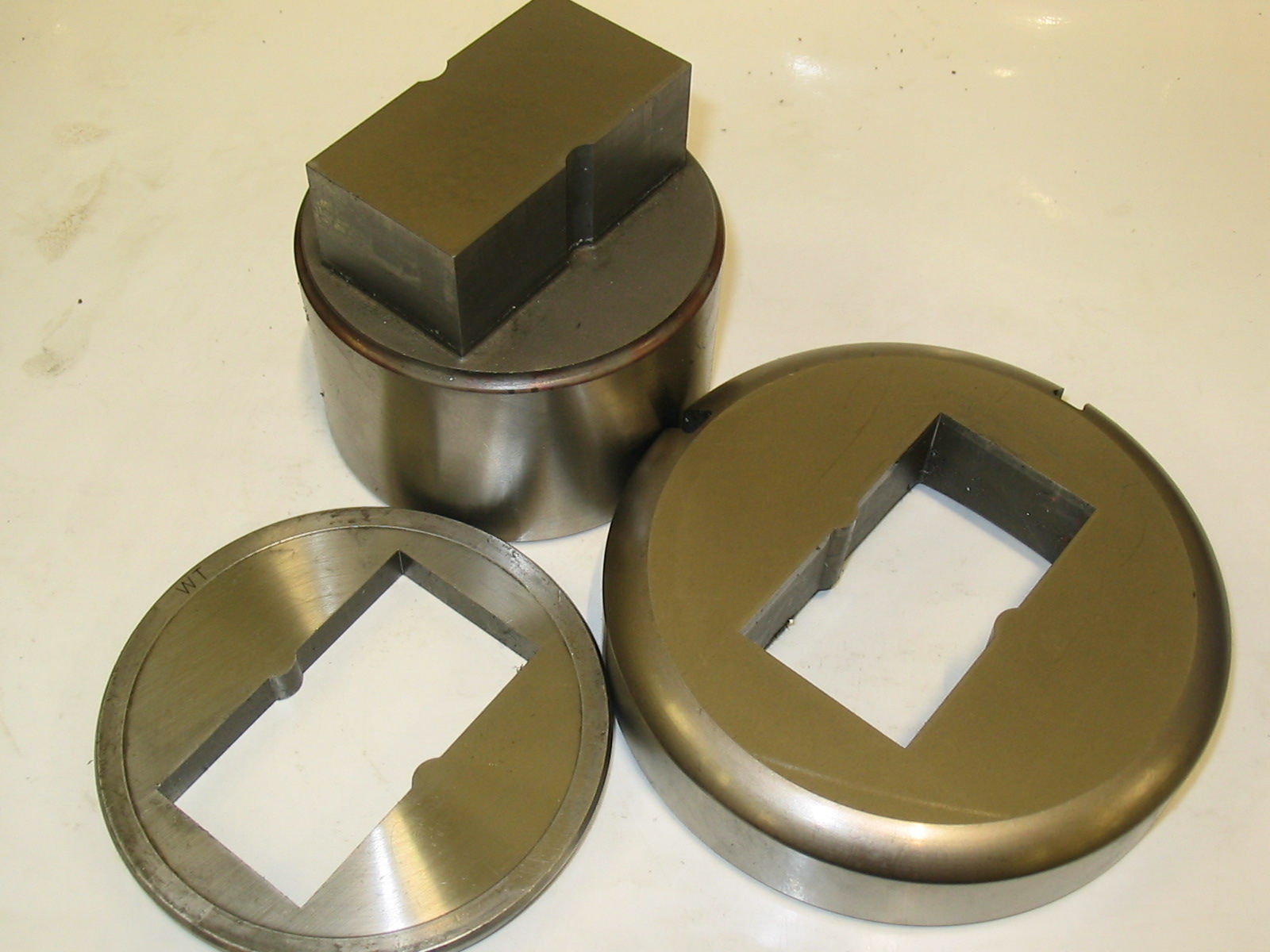 D STATION WILSON RECTANGLE SPECIAL PUNCH WITH CENTRE SEMI-CIRCLES 69.5 X 37.8MM WITH DIE