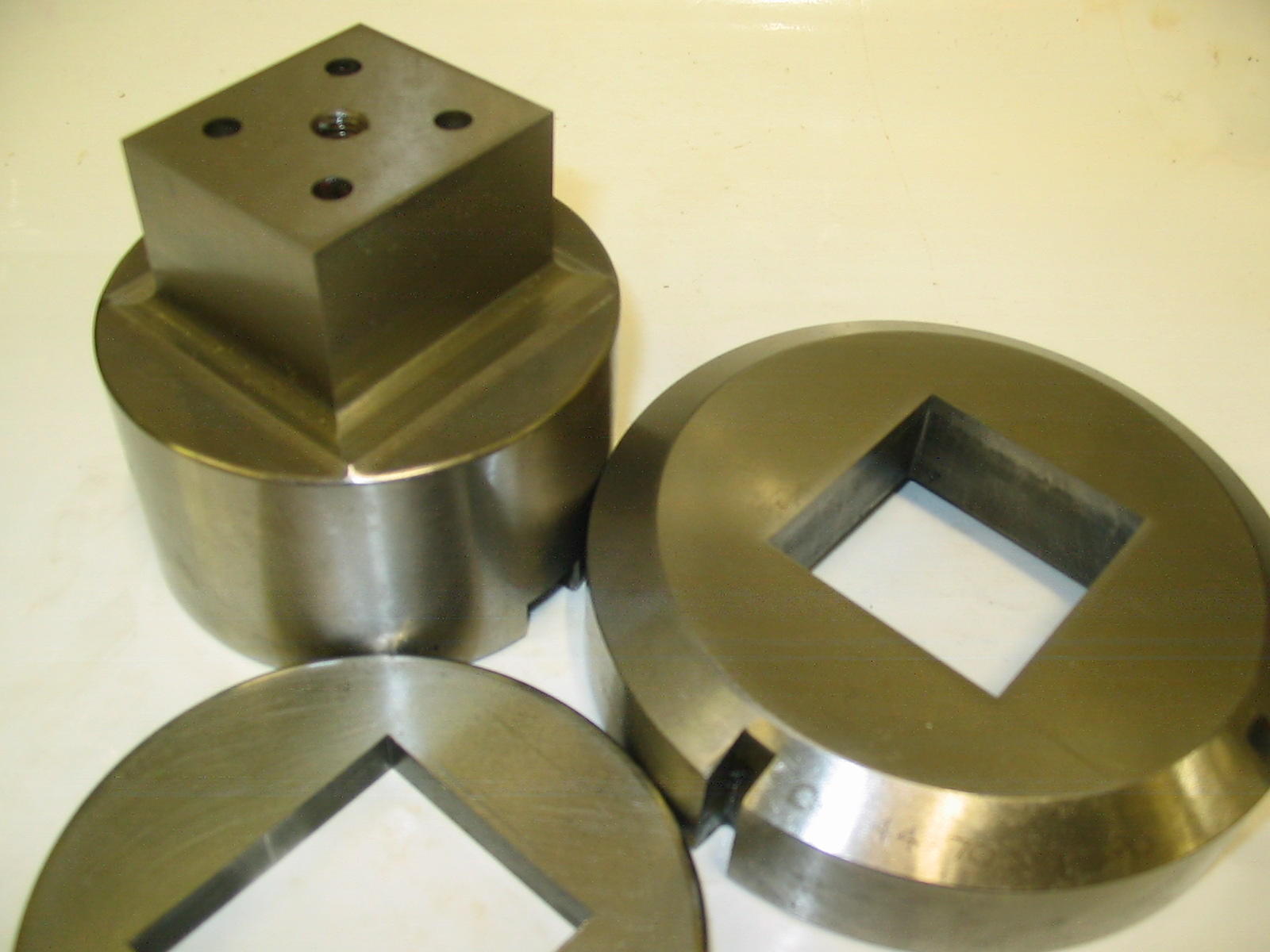 D STATION AMADA PUNCH 44.2 X 49.7 WITH DIE 0.5MM CLEARANCE