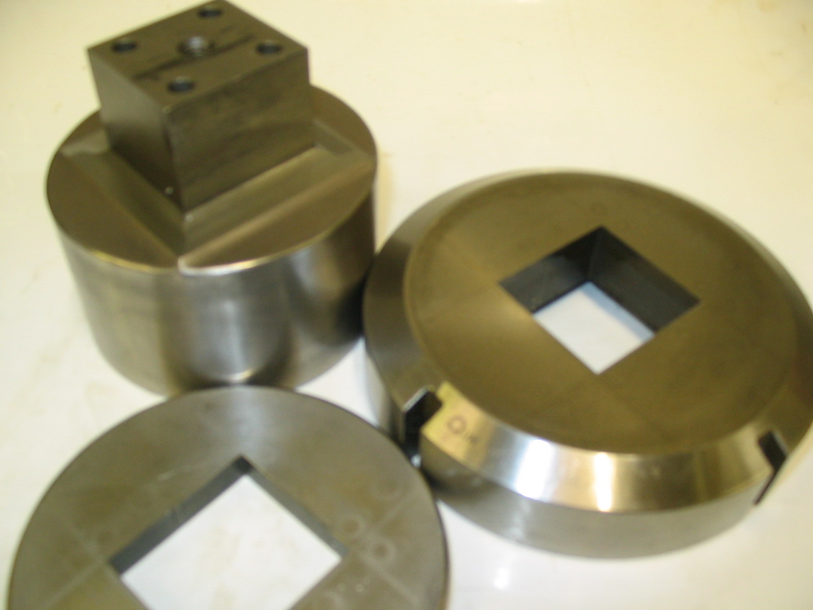 D STATION AMADA PUNCH 37.5 X 40.5MM WITH DIE 0.2MM CLEARANCE