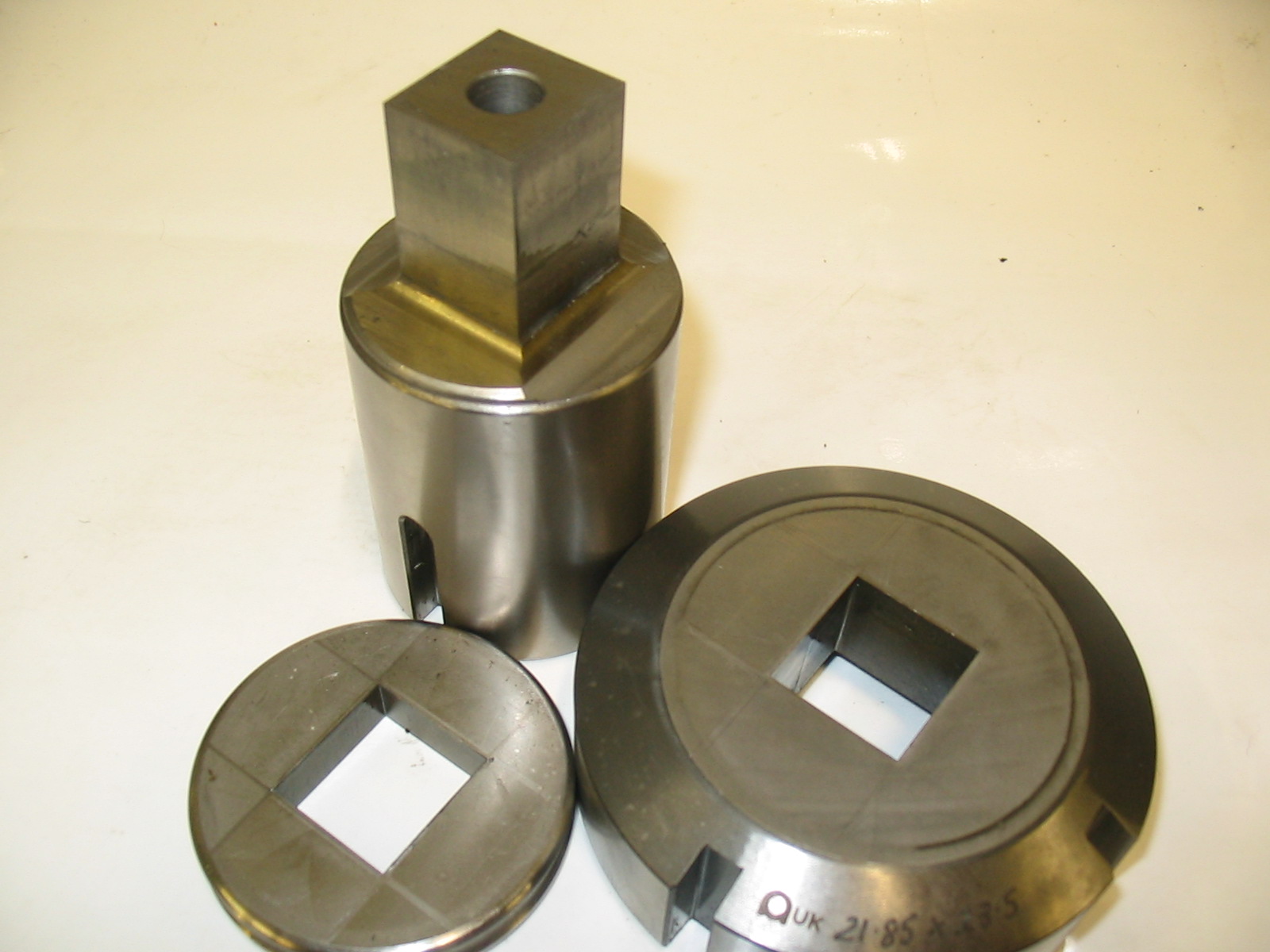 C STATION RECTANGLE AMADA PUNCH 21.7 X 23.35MM WITH DIE 0.15MM CLEARANCE